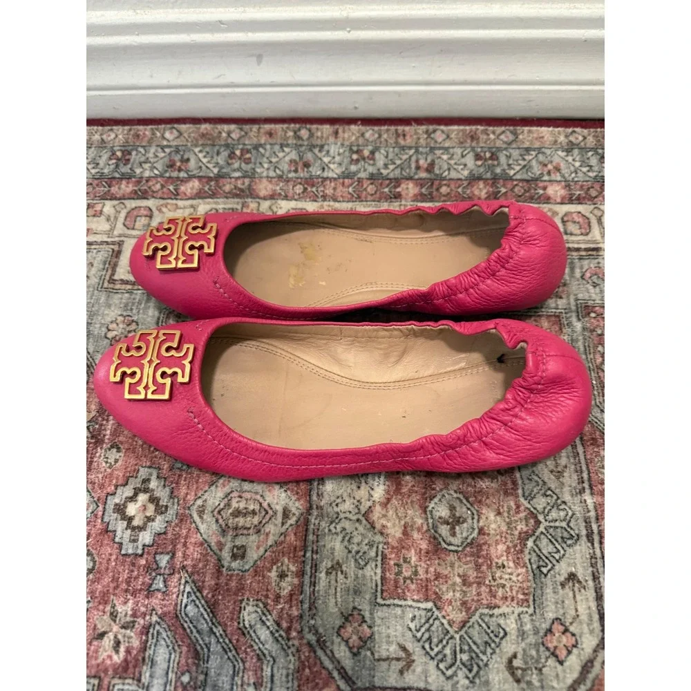 Tory Burch Minnie Travel Ballet Flats Pink Pebbled Leather Gold Logo Size 8.5